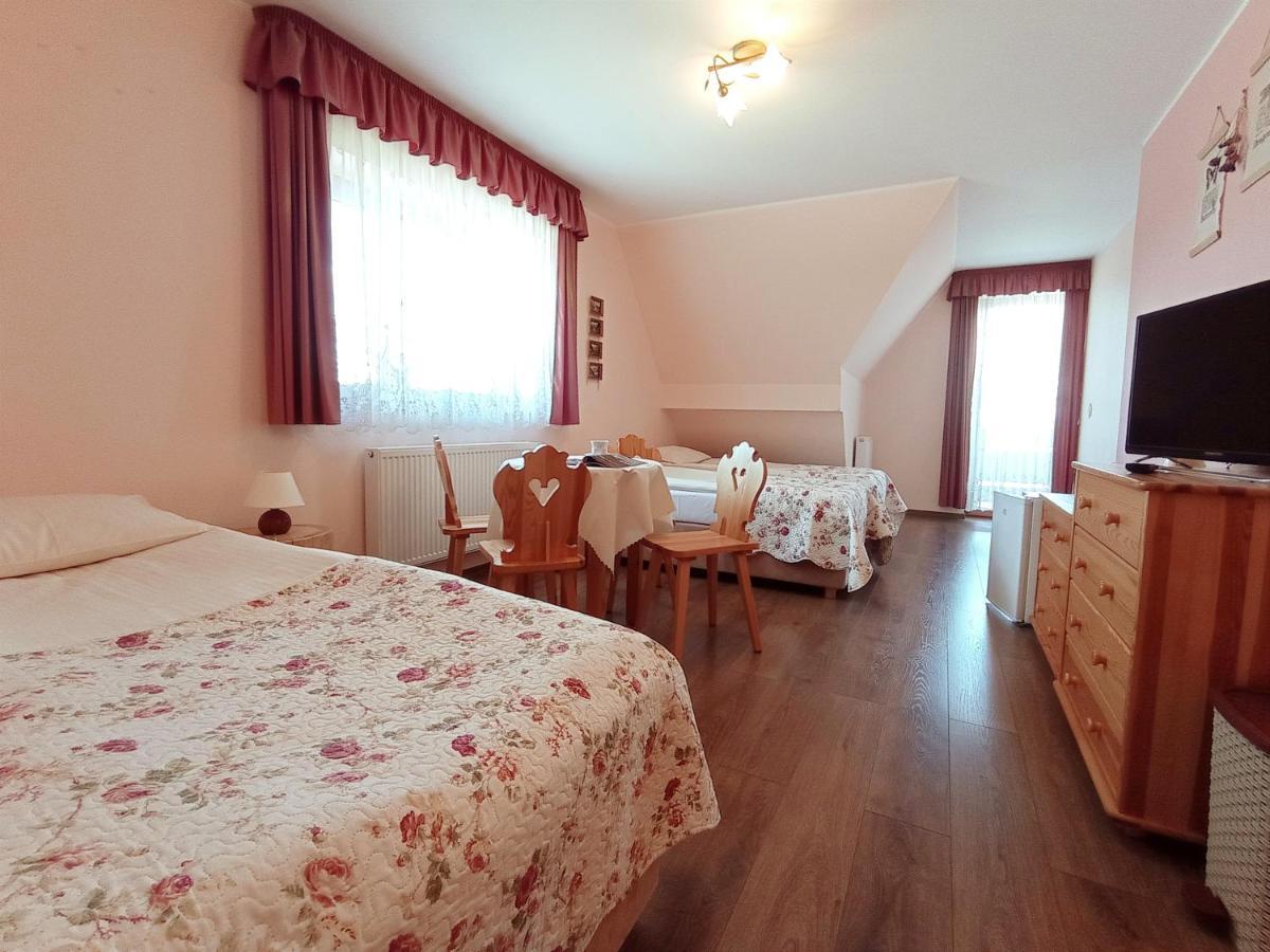 Ferienwohnung Wynajem Pokoi Rancho Zab Exterior foto